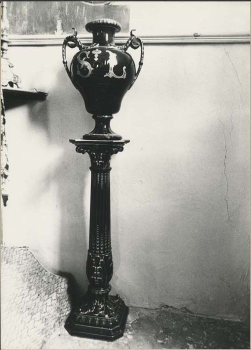 vase et piédestal