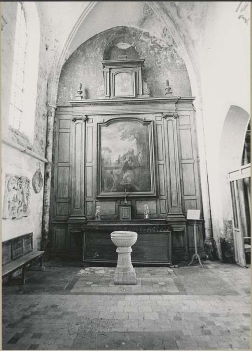 autel latéral nord, tabernacle, retable et deux tableaux : Saint Roch ; fonts batismaux - © Ministère de la Culture (France), Médiathèque du patrimoine et de la photographie, diffusion GrandPalaisRmn Photo