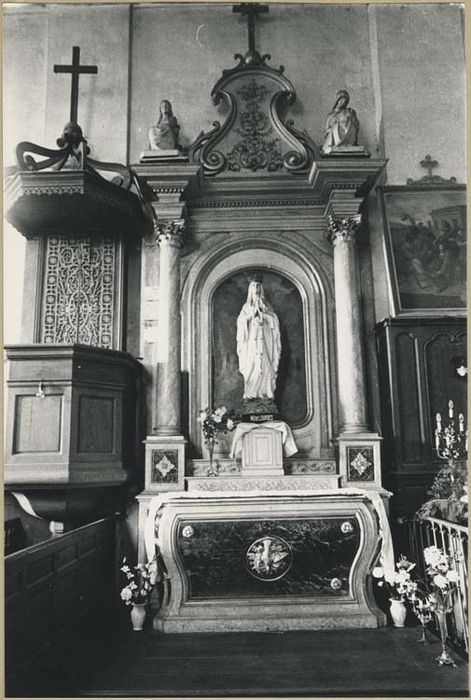 autel latéral nord, retable, tableau : Saint Nicolas et deux statues - © Ministère de la Culture (France), Médiathèque du patrimoine et de la photographie, diffusion GrandPalaisRmn Photo