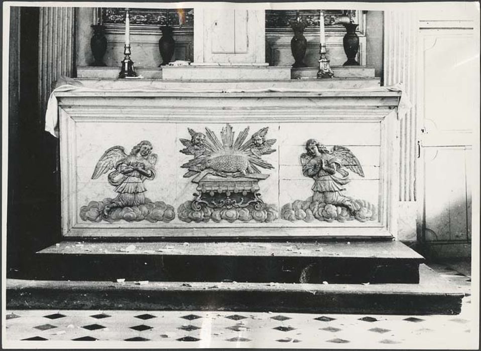 autel latéral nord, retable, tableau et son cadre : Assomption, clôture et banc