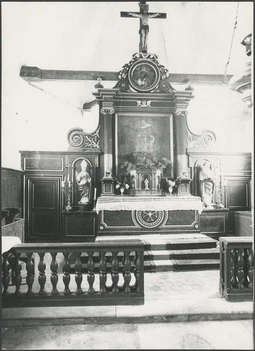 autel (maître-autel), tabernacle, retable, tableau : Saint Laurent et trois statues : Christ en croix, Saint Laurent et Saint évêque - © Ministère de la Culture (France), Médiathèque du patrimoine et de la photographie, diffusion GrandPalaisRmn Photo