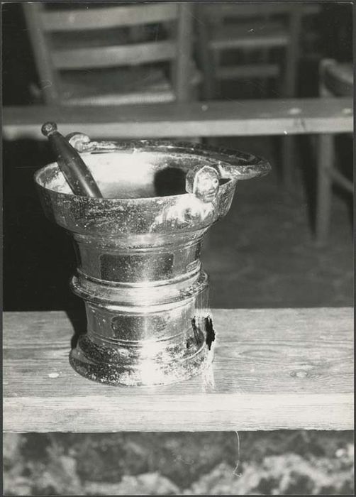 seau à eau bénite et goupillon - © Ministère de la Culture (France), Médiathèque du patrimoine et de la photographie, diffusion GrandPalaisRmn Photo