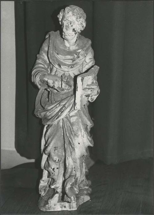 cinq statues : Apôtres