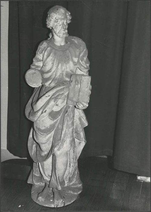 cinq statues : Apôtres
