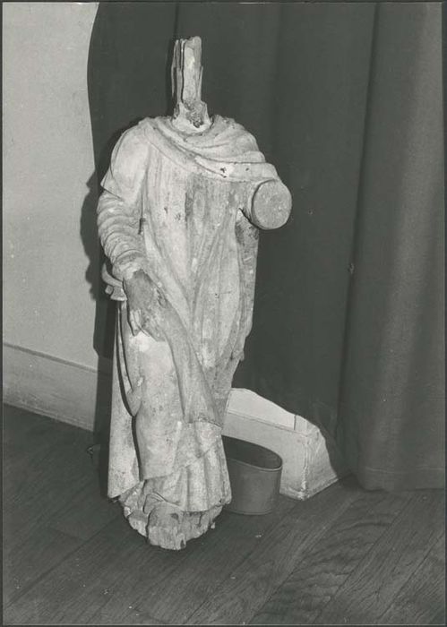 cinq statues : Apôtres