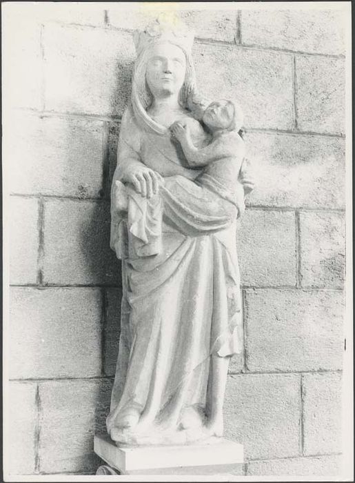 statue : Vierge à l'Enfant allaitant - © Ministère de la Culture (France), Médiathèque du patrimoine et de la photographie, diffusion GrandPalaisRmn Photo