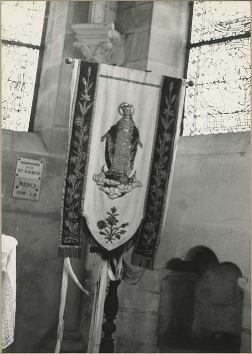 bannière de procession et sa hampe : Assomption - © Ministère de la Culture (France), Médiathèque du patrimoine et de la photographie, diffusion GrandPalaisRmn Photo