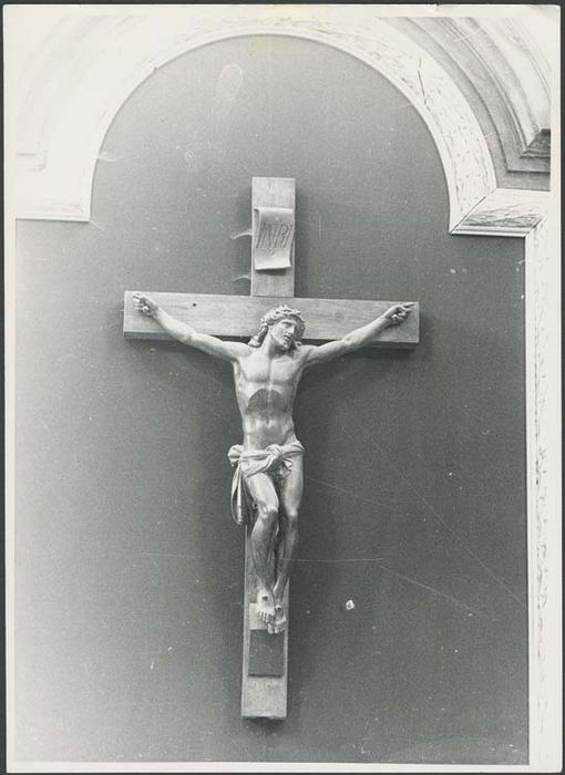 statue et son cadre : Christ en croix - © Ministère de la Culture (France), Médiathèque du patrimoine et de la photographie, diffusion GrandPalaisRmn Photo