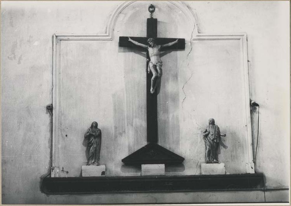 trois statues de poutre de gloire : Christ en croix, Vierge et Saint Jean - © Ministère de la Culture (France), Médiathèque du patrimoine et de la photographie, diffusion GrandPalaisRmn Photo