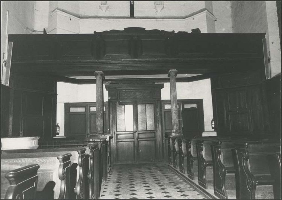 lambris de la nef et du transept sud, tribune, tambour de la porte occidentale et banc d'oeuvre