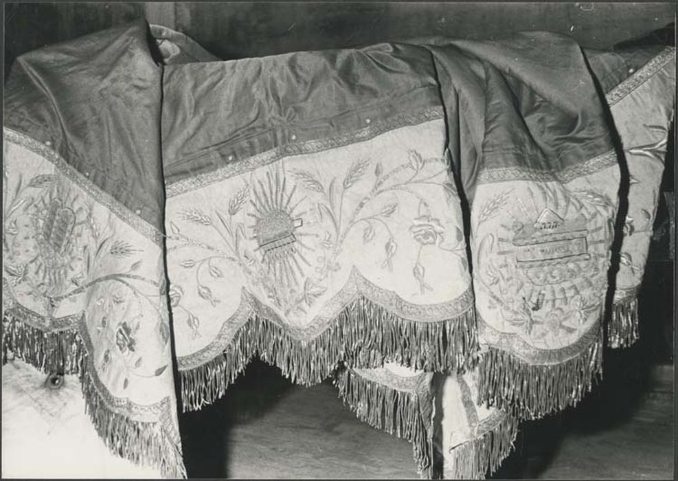 garniture de dais de procession du Saint-Sacrement - © Ministère de la Culture (France), Médiathèque du patrimoine et de la photographie, diffusion GrandPalaisRmn Photo