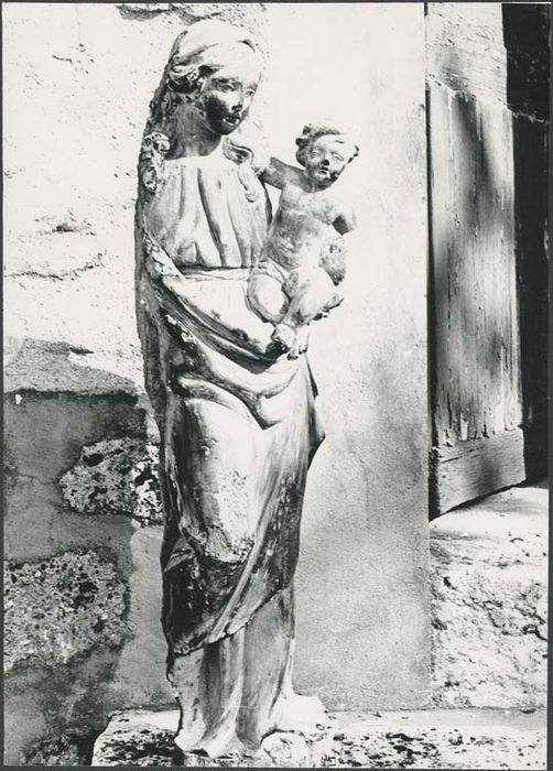 statue : Vierge à l'Enfant