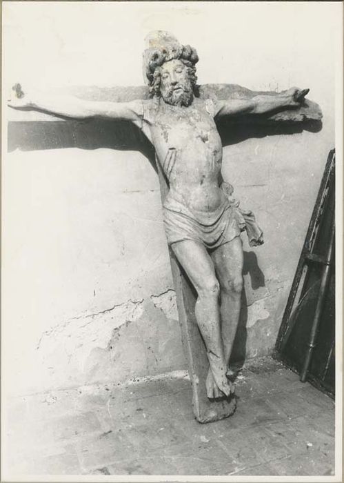 Statue : Christ en croix