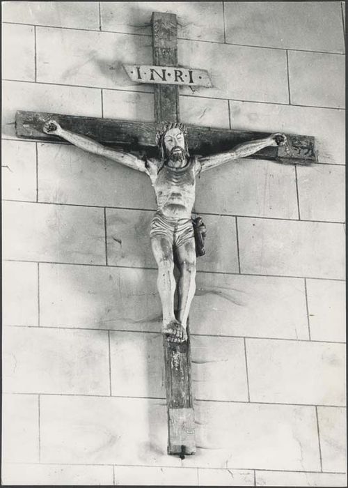 statue : Christ en croix