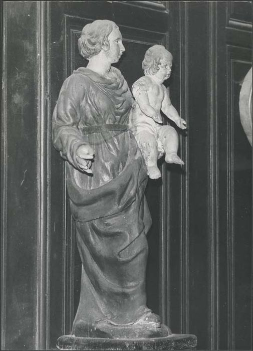statue : Vierge à l'Enfant