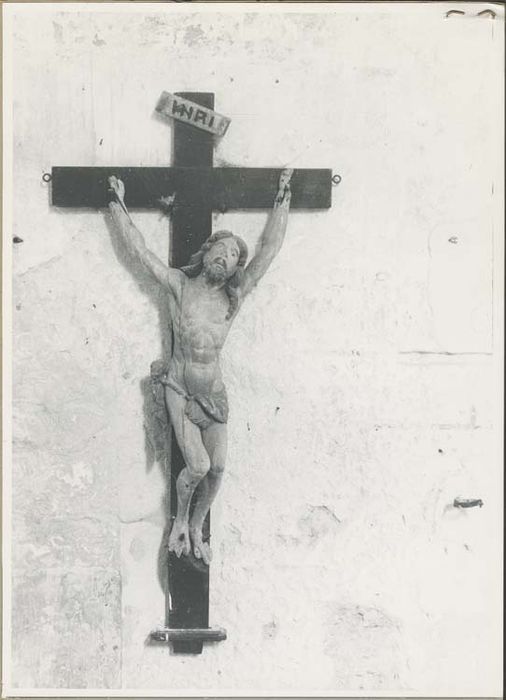 statue : Christ en croix