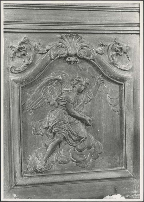 deux bas-reliefs : Ange et Vierge de l'Annonciation