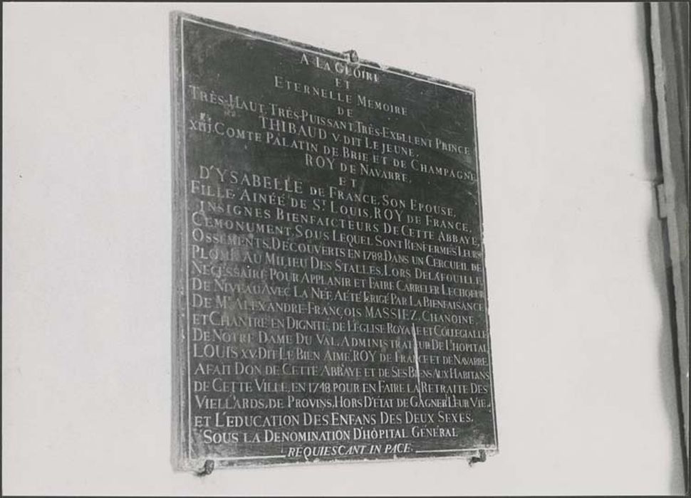 plaque commémorative de Thibaud V de Champagne et d'Ysabelle de France