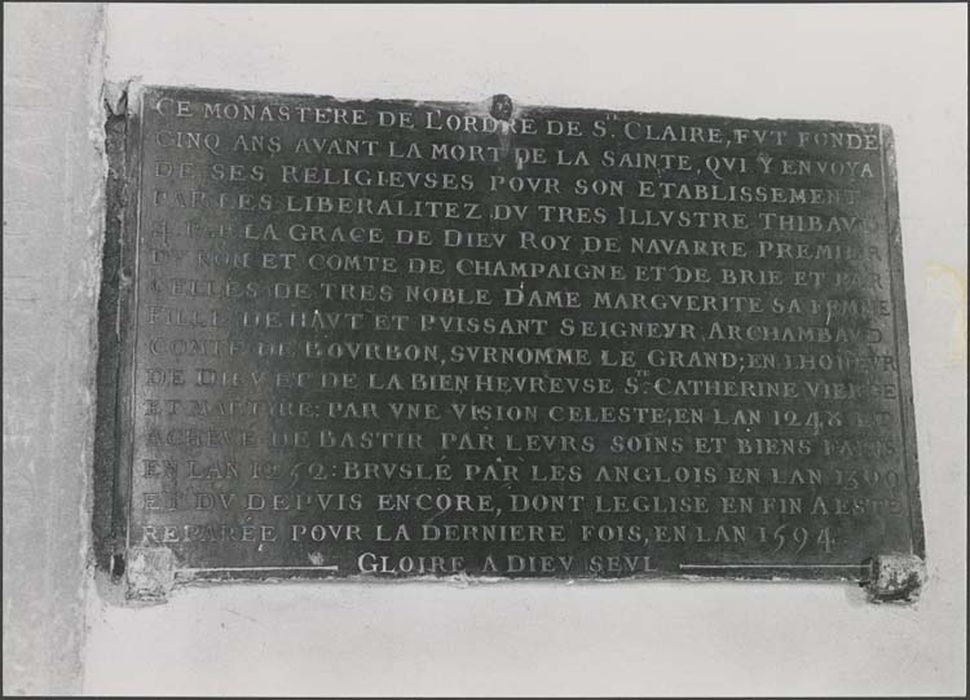 plaque commémorative de la fondation de l'abbaye de Sainte-Claire