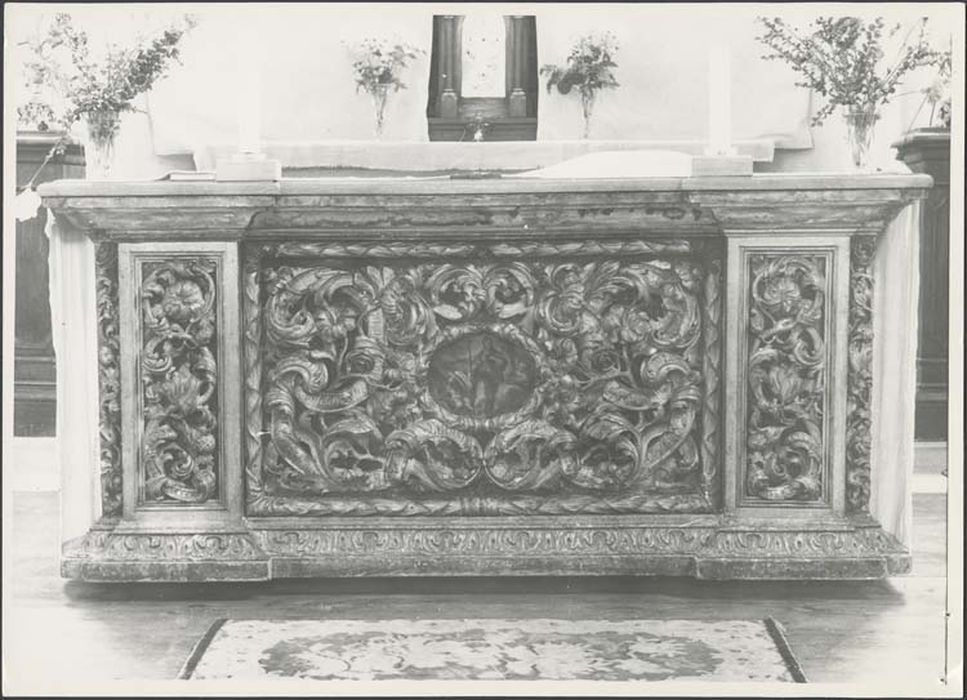 devant d'autel, retable, deux statues (statuettes) et tableau