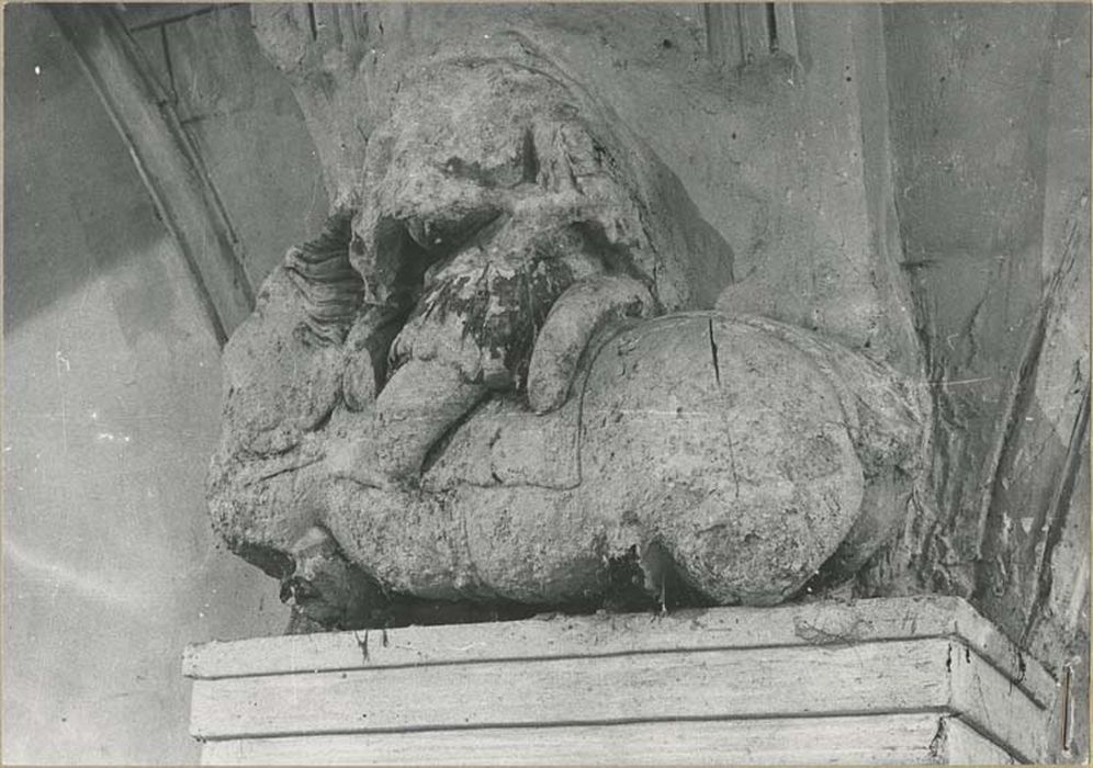 fragment de statue : Charité de saint Martin