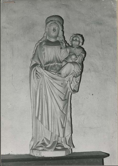 statue : Vierge à l'Enfant