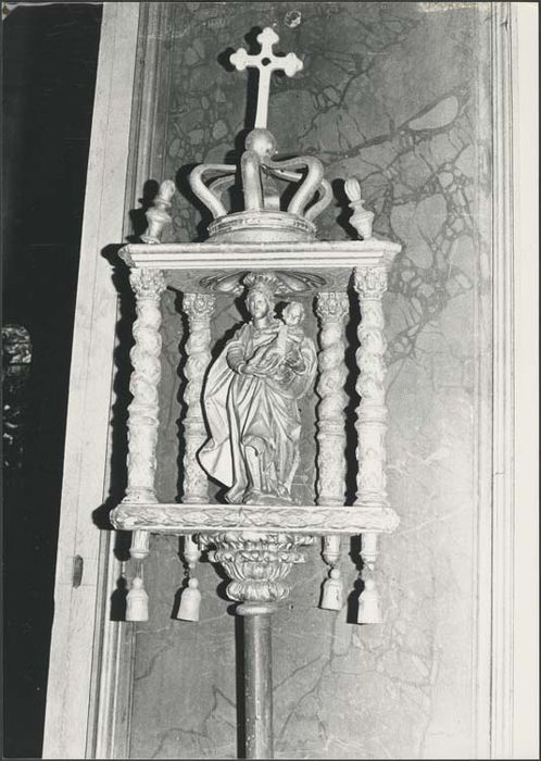 bâton de procession et statue (statuette) : Vierge à l'Enfant - © Ministère de la Culture (France), Médiathèque du patrimoine et de la photographie, diffusion GrandPalaisRmn Photo