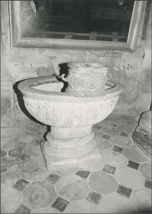 fonts baptismaux, leur bassin et leur couvercle - © Ministère de la Culture (France), Médiathèque du patrimoine et de la photographie, diffusion GrandPalaisRmn Photo