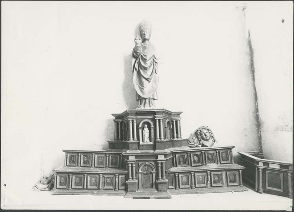 statue : Saint Loup