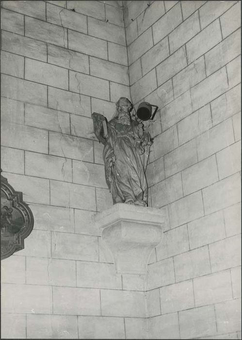 deux statues : Saint Pierre et Saint Paul