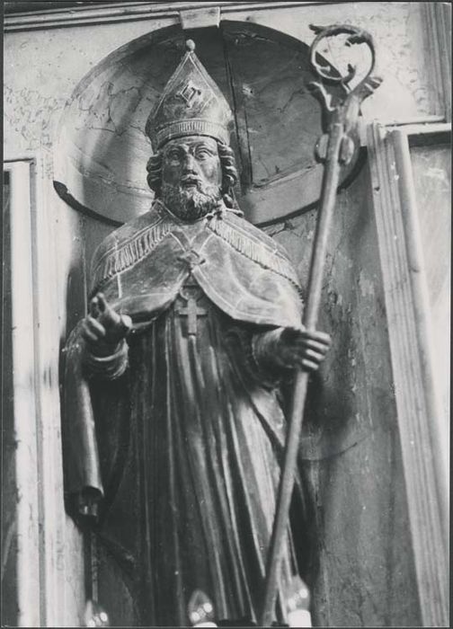 autel (maître-autel), retable et deux statues : Saint Pierre et Saint Denis