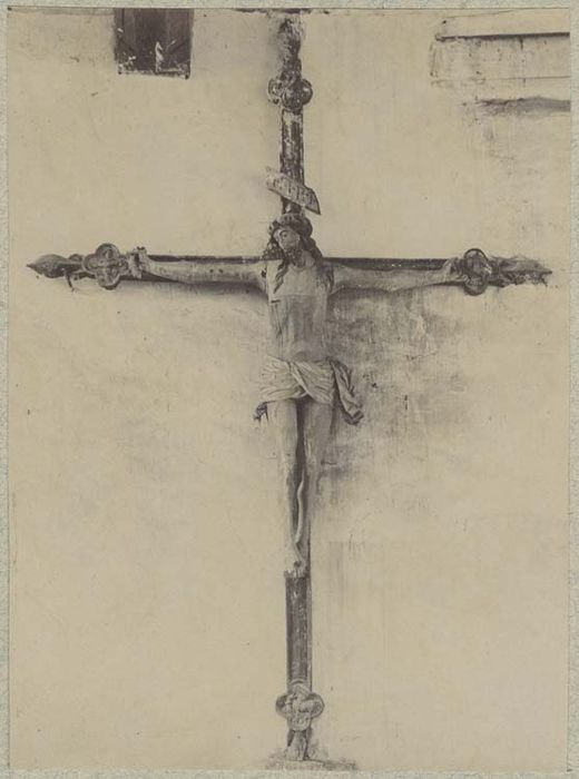 croix (crucifix) : Le Christ en croix avec les symboles des évangélistes