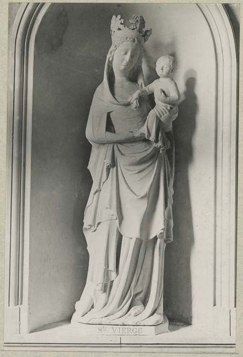 statue : Vierge à l'Enfant