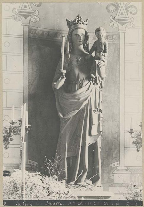 statue : Vierge à l'Enfant dite la Vierge-au-chandelier - © Ministère de la Culture (France), Médiathèque du patrimoine et de la photographie, diffusion GrandPalaisRmn Photo