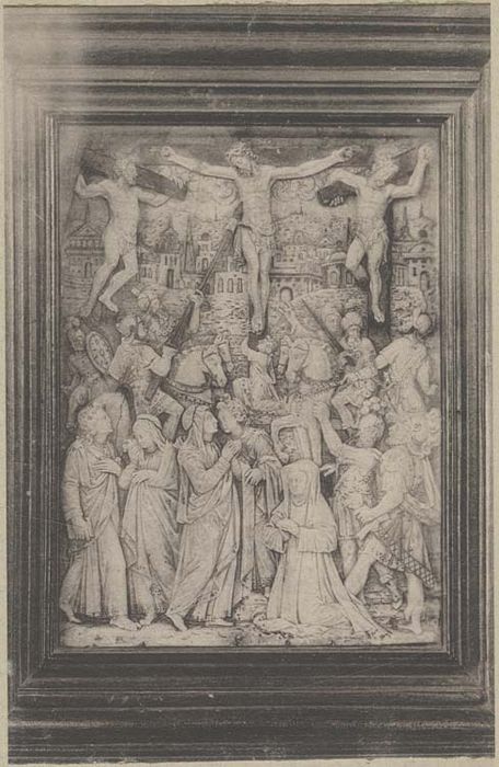 bas-relief : Le Christ en croix entre les deux larrons et une donatrice