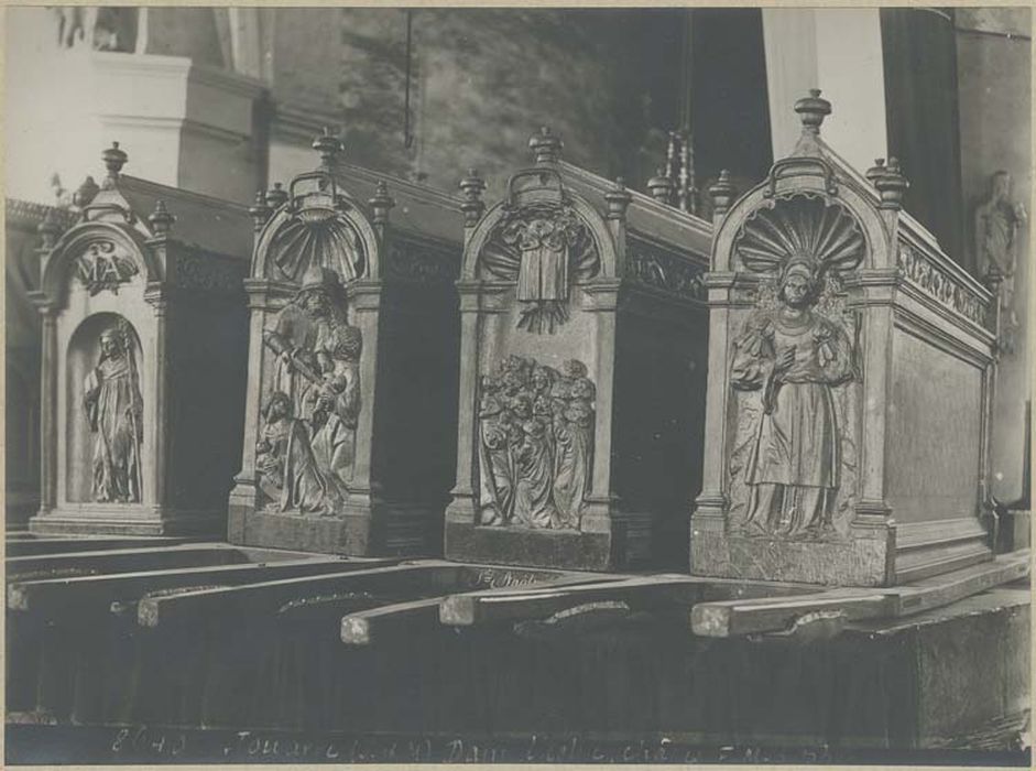 châsses des saintes abbesses, des saints apôtres, de saint Prix et saint Hilaire, de saint Vérien, de saint Ebregesile, de saint Claudien, de sainte Pélagie - © Ministère de la Culture (France), Médiathèque du patrimoine et de la photographie, diffusion GrandPalaisRmn Photo