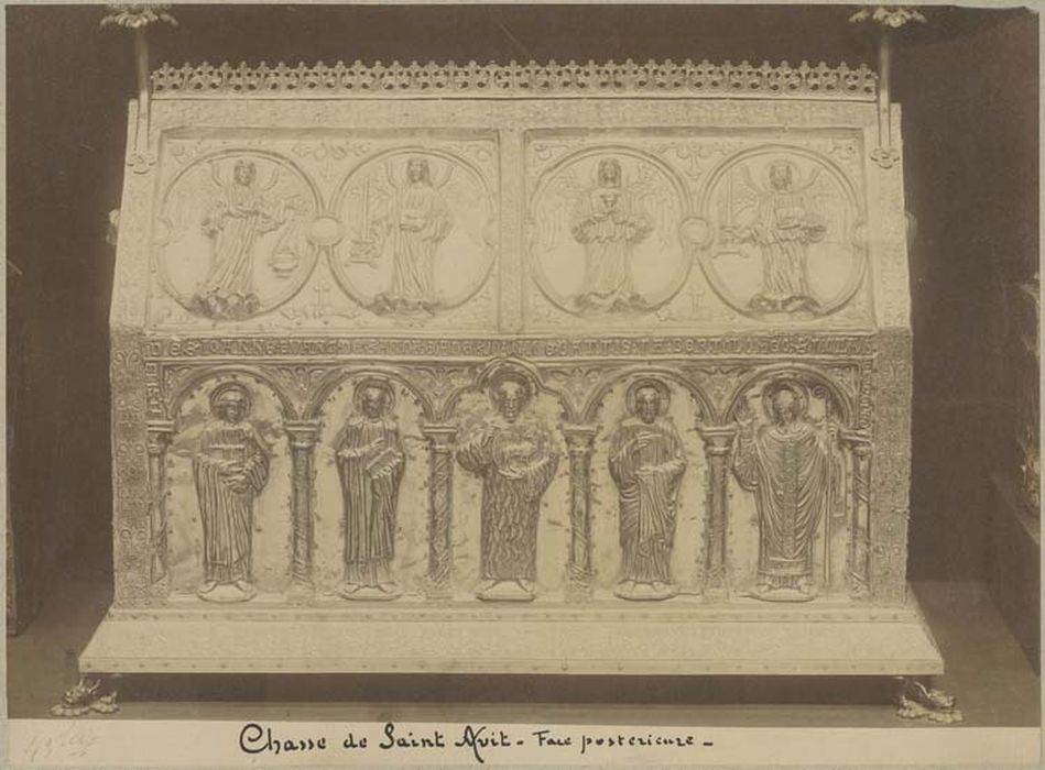 châsses des saintes abbesses, des saints apôtres, de saint Prix et saint Hilaire, de saint Vérien, de saint Ebregesile, de saint Claudien, de sainte Pélagie