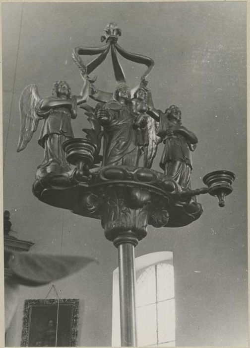 bâton de procession de confrérie : La Vierge à l'Enfant entre deux anges - © Ministère de la Culture (France), Médiathèque du patrimoine et de la photographie, diffusion GrandPalaisRmn Photo