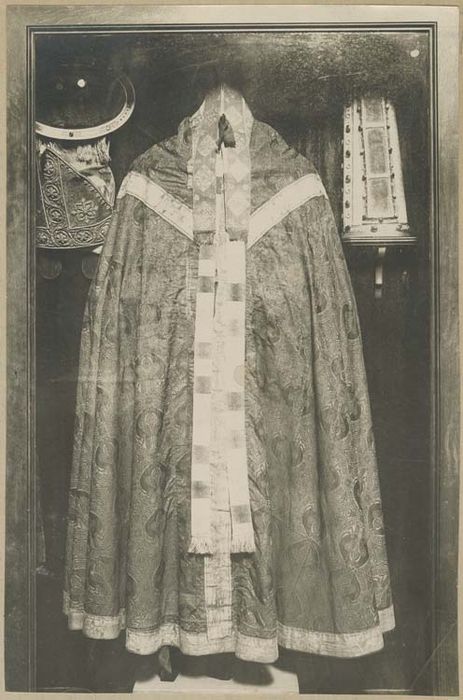 chasuble, manipule, étole dits de saint Edme, archevêque de Cantorbery, mort en 1242