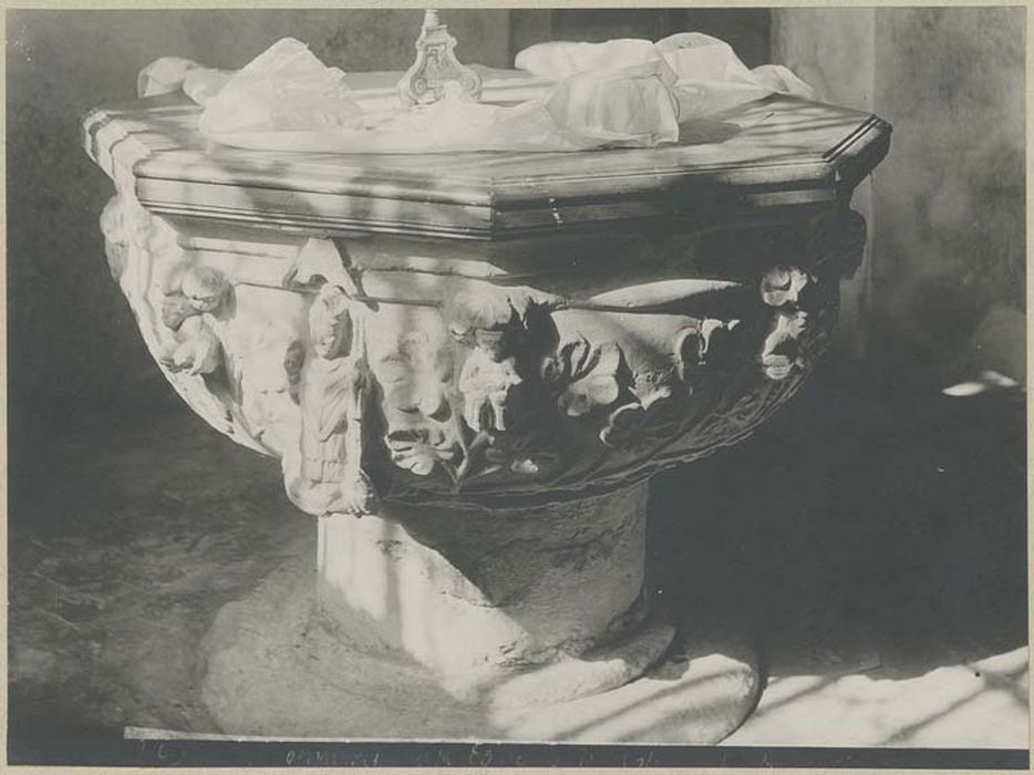 fonts baptismaux - © Ministère de la Culture (France), Médiathèque du patrimoine et de la photographie, diffusion GrandPalaisRmn Photo