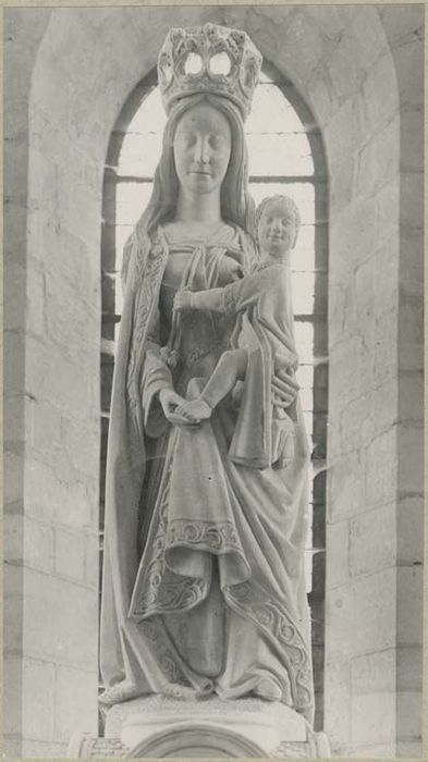 statue : Vierge à l'Enfant