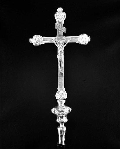 Croix processionnelle en argent