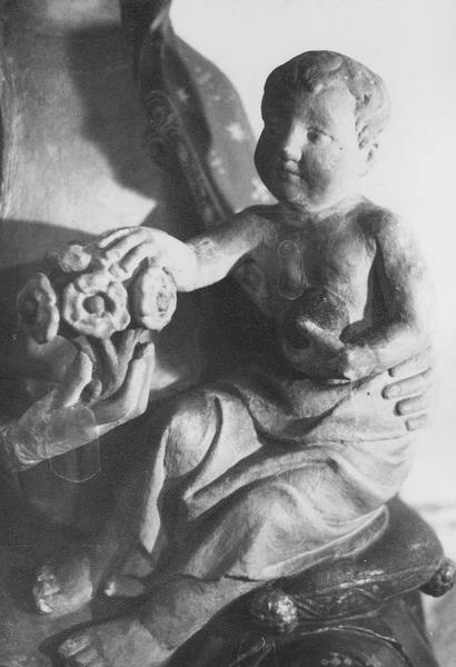 statue : Vierge à l'enfant, détail