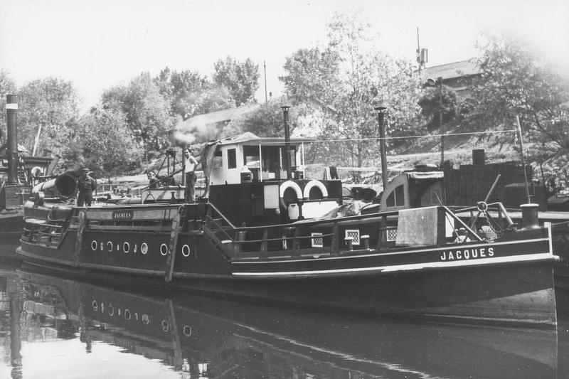 bateau de service (remorqueur fluvial) dit Jacques, vue générale