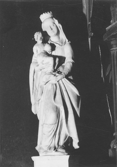 statue : Vierge à l'Enfant