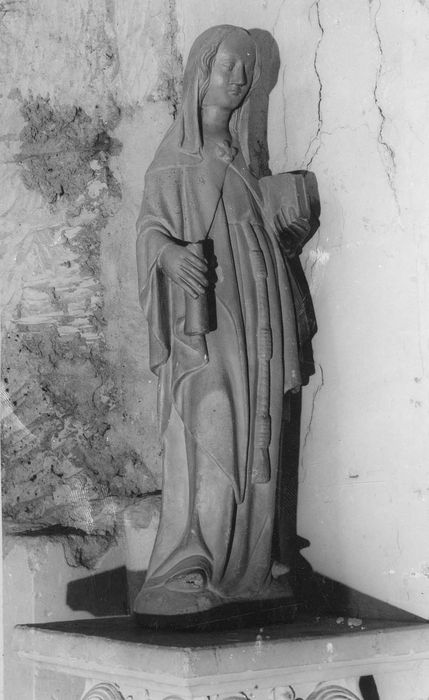 Statue : sainte