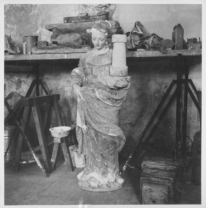 statue : sainte Barbe