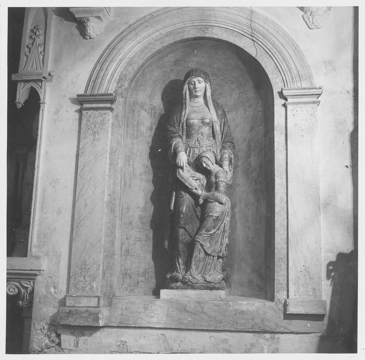 groupe sculpté : sainte Anne et la Vierge enfant - © Ministère de la Culture (France), Médiathèque du patrimoine et de la photographie, diffusion RMN-GP