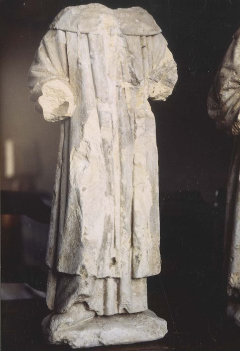 statue : Saint prêtre ou diacre
