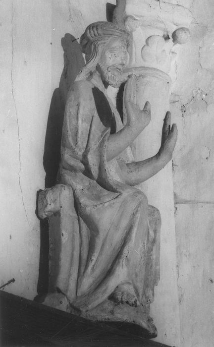 statue : Christ assis montrant les plaies de la Crucifixion - © Ministère de la Culture (France), Médiathèque du patrimoine et de la photographie, diffusion RMN-GP